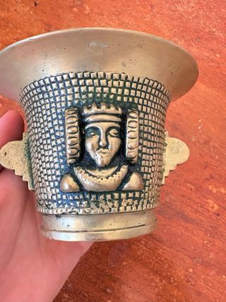 Mortero de Cobre con Figura Egipcia