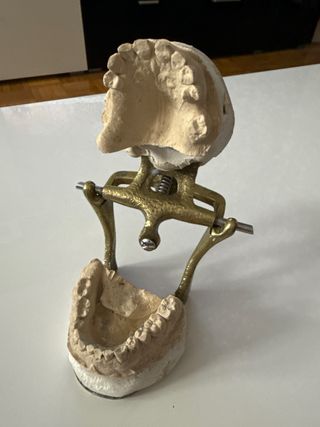 Articulador dental para prótesis