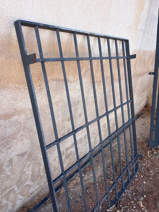 Reja de ventana metálica