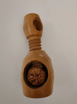 Schiaccianoci in legno design