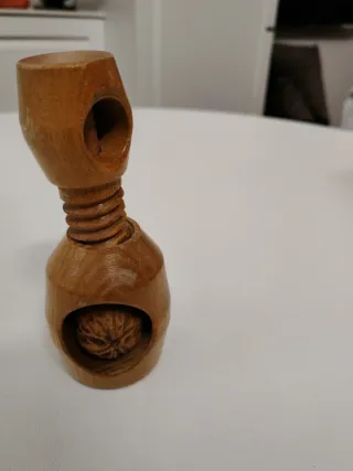 Schiaccianoci in legno design