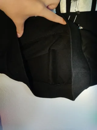 Sudadera negra Chill and friendship