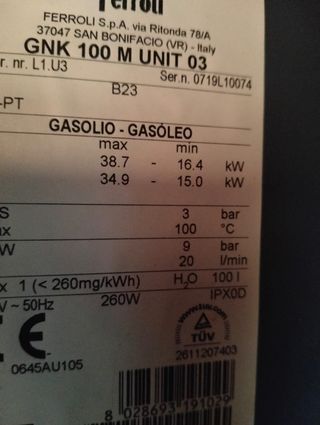 Caldaia Ferroli Roja y Gris a gasolio