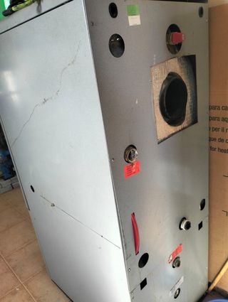 Caldaia Ferroli Roja y Gris a gasolio