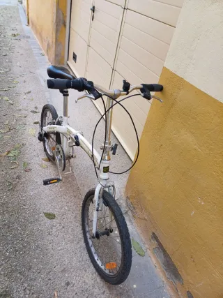 Bicicleta plegable blanca