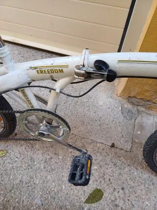 Bicicleta plegable blanca