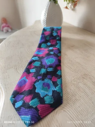 Cravatta fantasia floreale