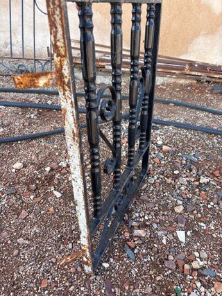 Reja de ventana de hierro forjado