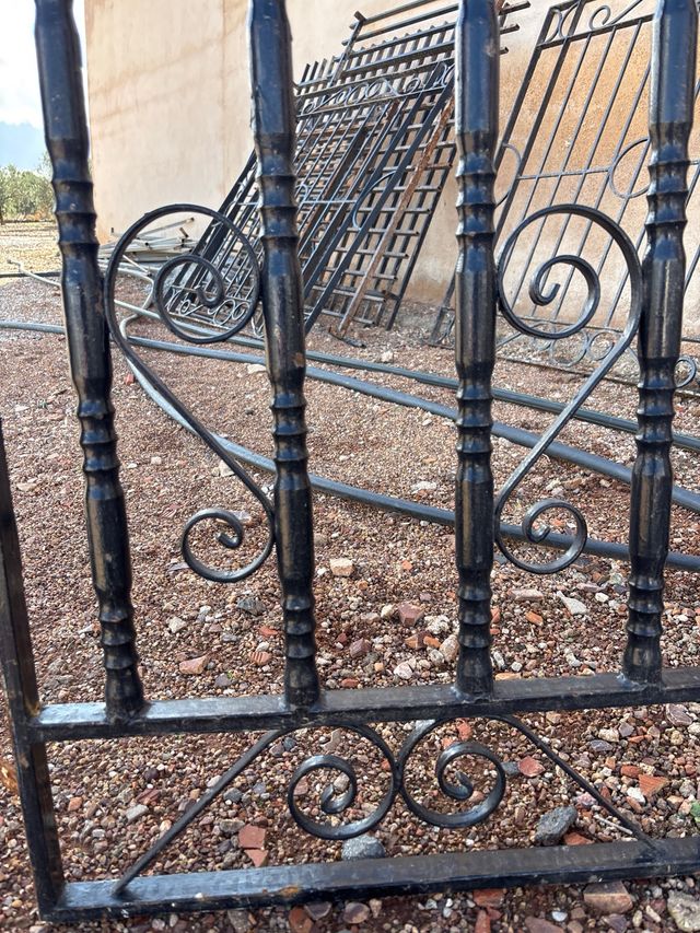 Reja de ventana de hierro forjado