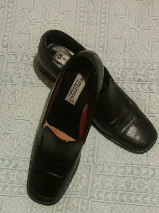 Zapatos negros de piel mujer. Belen Gonzalo. 41