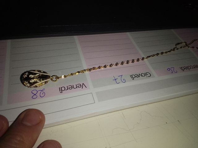Collana con gancetto uovo pendente