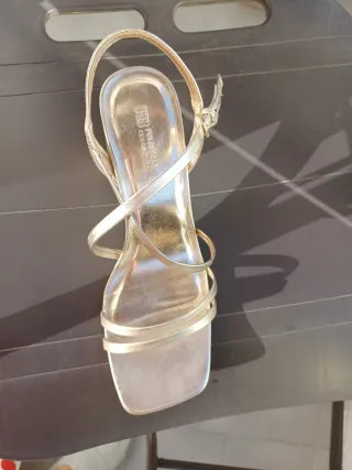 Sandalias Pull&Bear doradas mujer