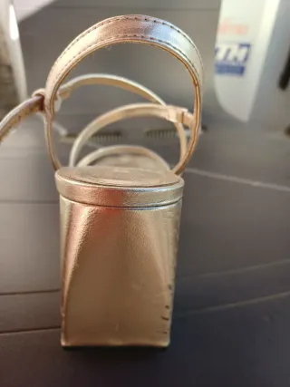 Sandalias Pull&Bear doradas mujer