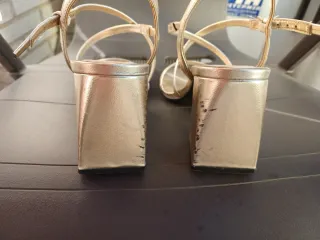 Sandalias Pull&Bear doradas mujer