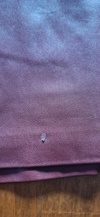 Falda de cuero granate