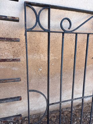Reja de ventana de hierro forjado