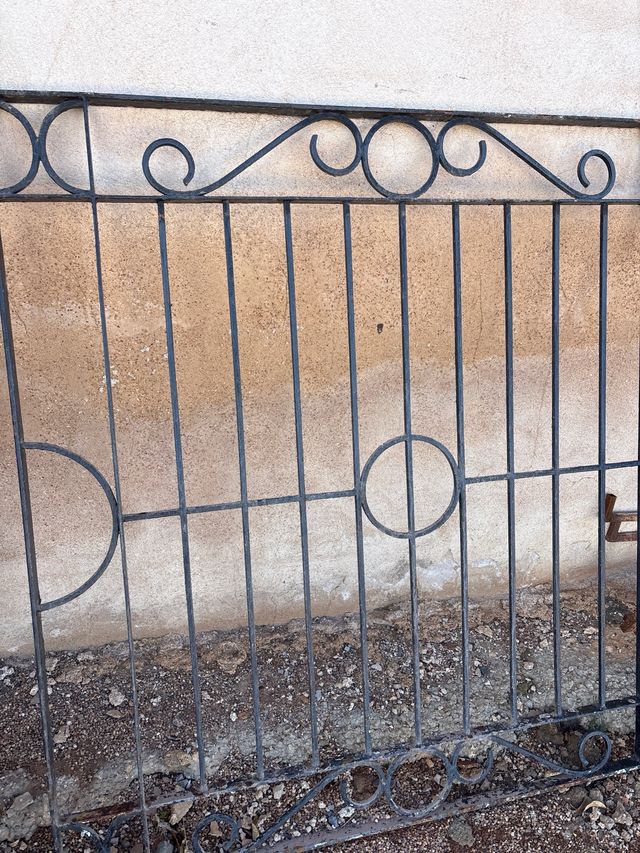 Reja de ventana de hierro forjado