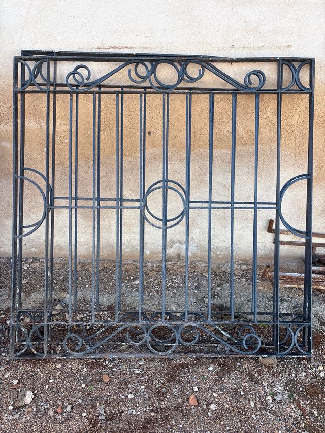 Reja de ventana de hierro forjado