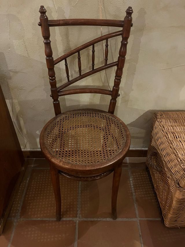 Silla retro de madera y ratán