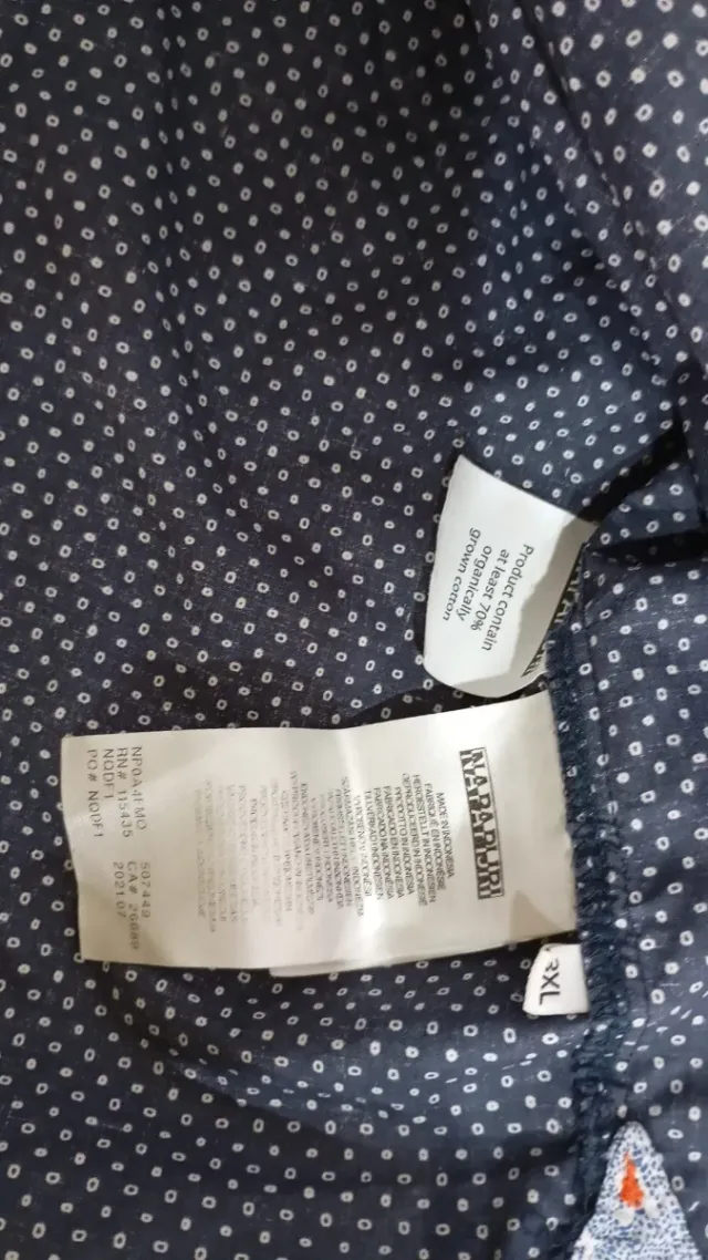 Camisa Guess Estampada Hojas Verde y Blanco