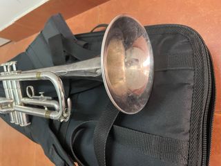 Trompeta Yamaha YTR-232S Plateada