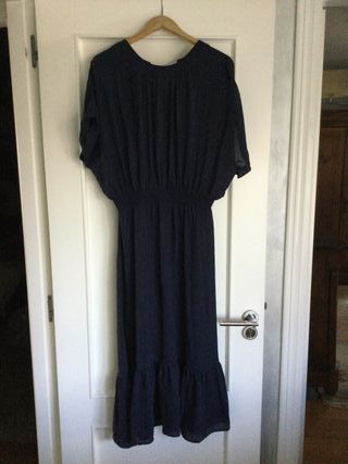 Vestido azul largo con volantes