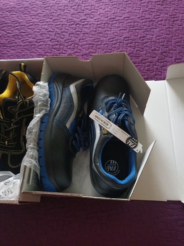 VENDO 2 PARES DE ZAPATOS DE TRABAJO TALL