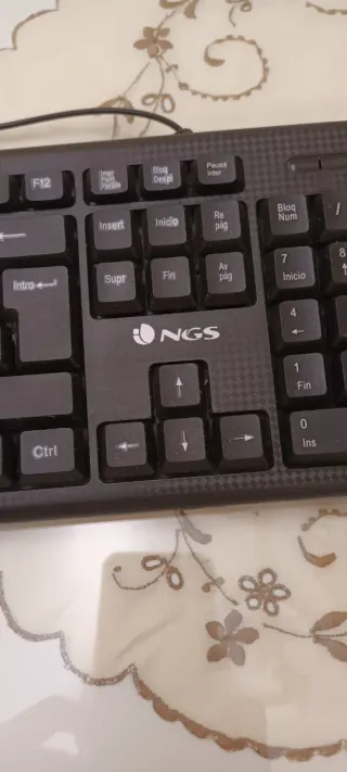 Teclado de ordenador negro