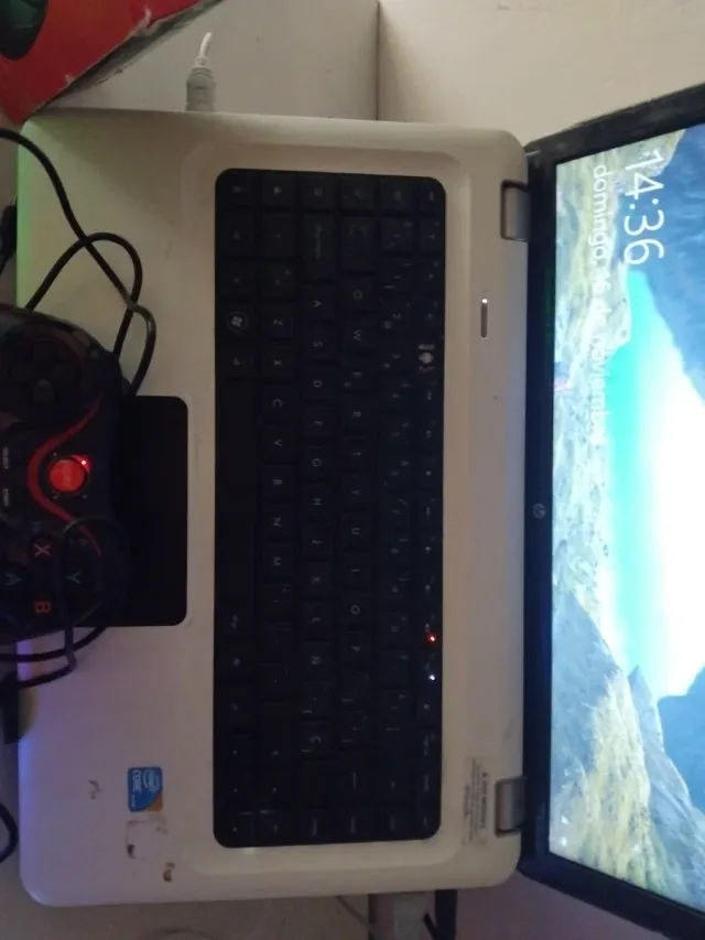 Ordenador portátil con teclado RGB