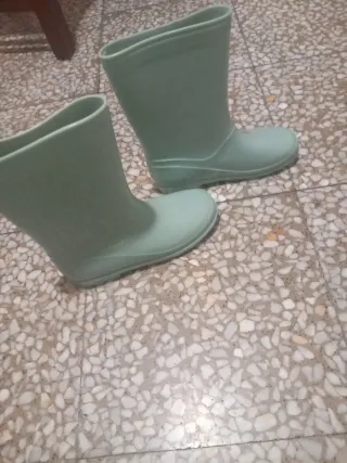 Botas de agua verdes nuevas