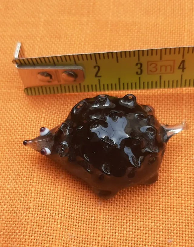 Riccio in vetro nero