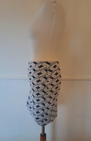 Falda tubo geométrica.