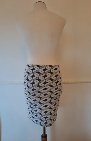 Falda tubo geométrica.