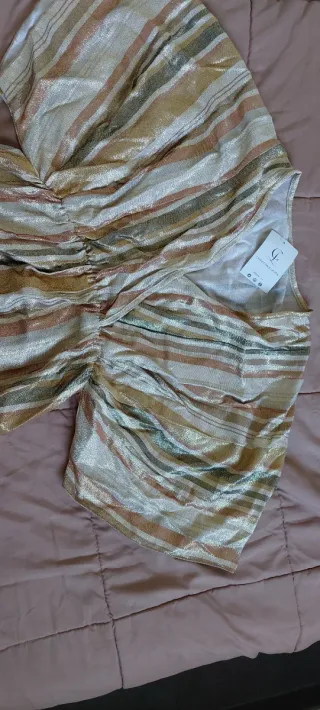 Vestido de fiesta dorado y multicolor