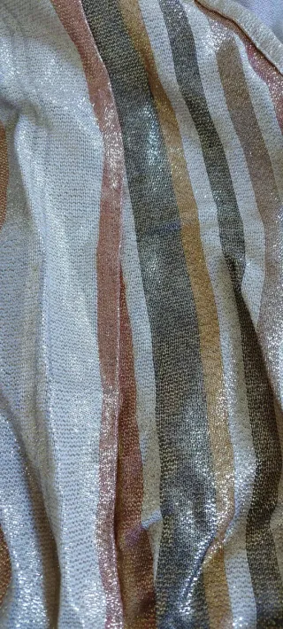 Vestido de fiesta dorado y multicolor