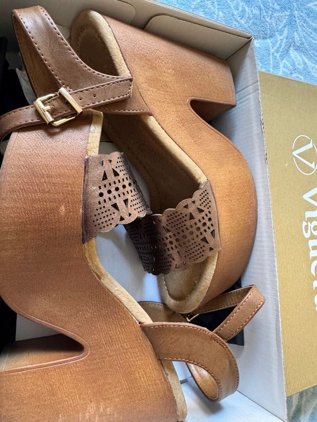 Sandalias de plataforma alta marrón cobrizas