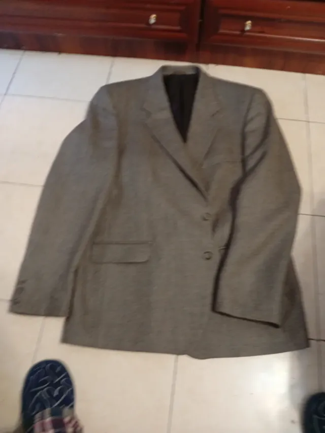 Chaqueta de gris hombre. Está en perfecto estado