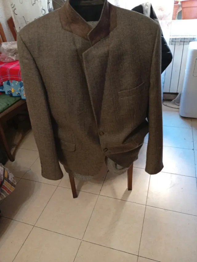 Chaqueta de gris hombre. Está en perfecto estado