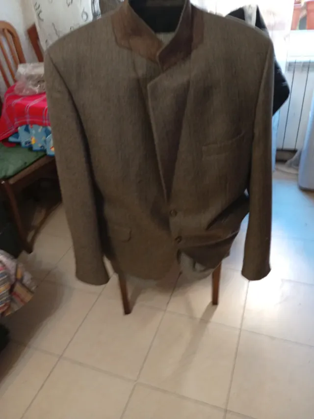 Chaqueta de gris hombre. Está en perfecto estado