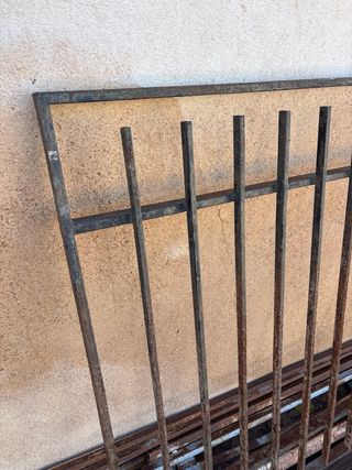 Reja de ventana metálica