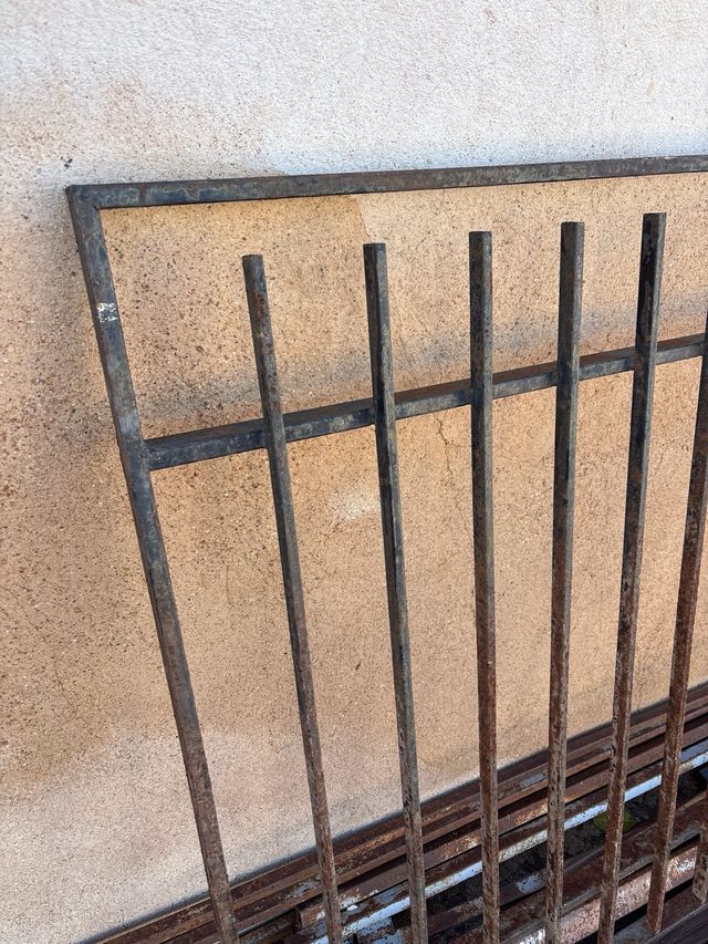 Reja de ventana metálica