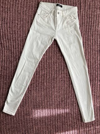 Pantalones vaqueros blancos