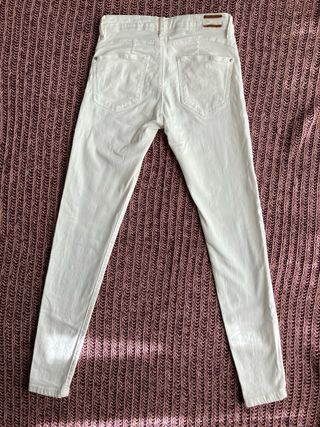 Pantalones vaqueros blancos