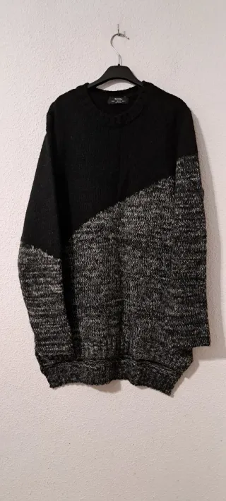 Jersey Bershka largo negro y gris