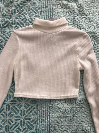 Camiseta crop top de cuello alto