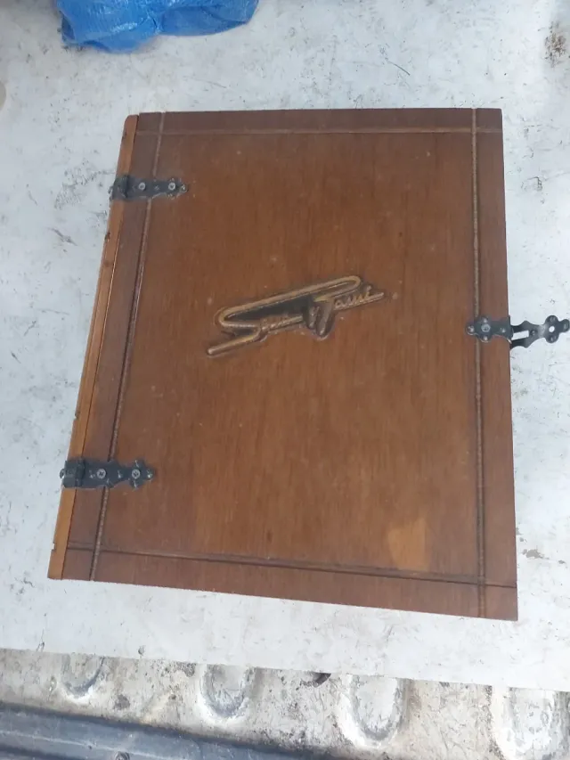 Astuccio in legno per bicchieri in argento per sposi