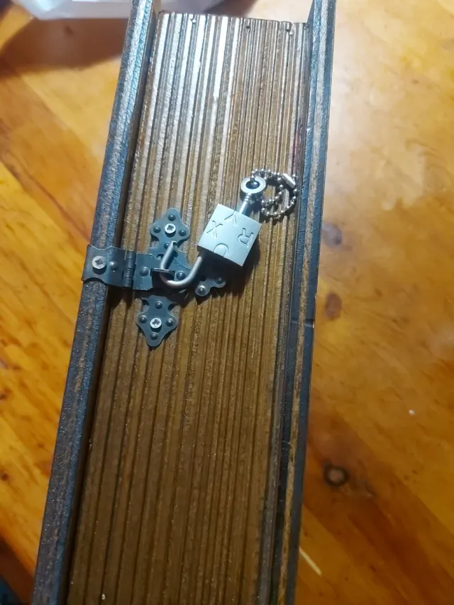 Astuccio in legno per bicchieri in argento per sposi