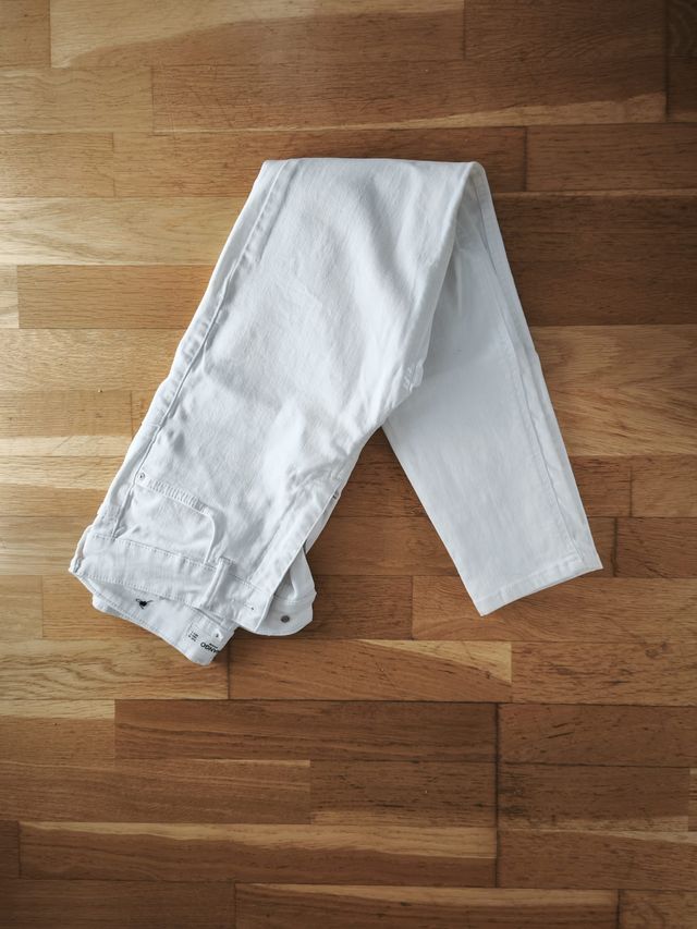 Pantalón vaquero blanco MANGO talla 36
