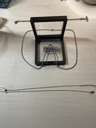 Colgante Thrasher multicolor cadena plateada