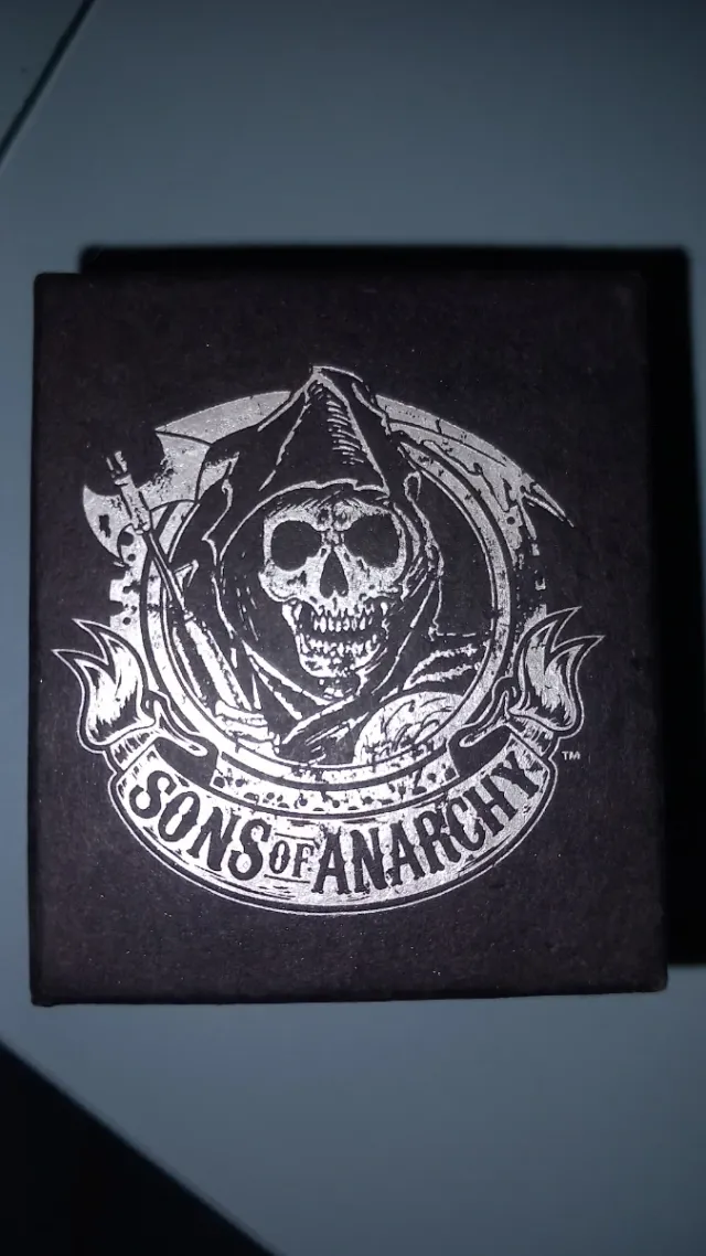 Caja Sons of Anarchy + Pin Calavera